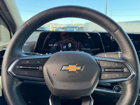 Used 2025 Chevrolet Equinox LT image 25