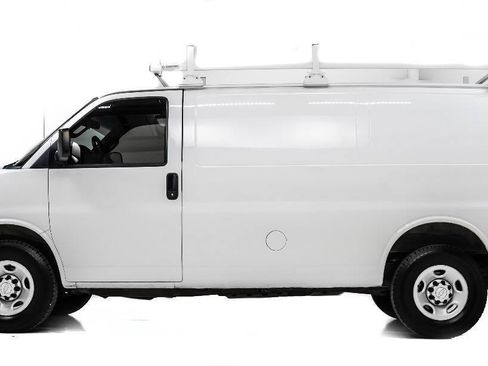 Used 2016 Chevrolet Express 2500 RWD image 4