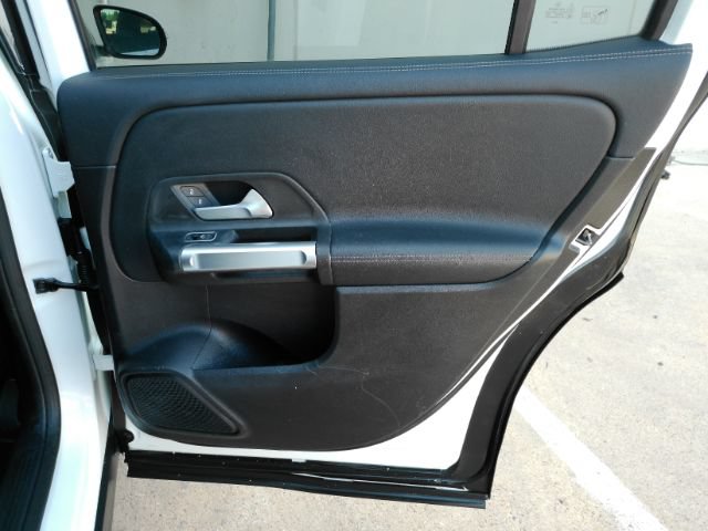 Used 2021 Mercedes-Benz GLB 250 w/ Premium Package image 21