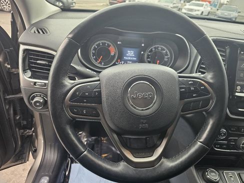 Used 2019 Jeep Cherokee Limited w/ Luxury Group image 23