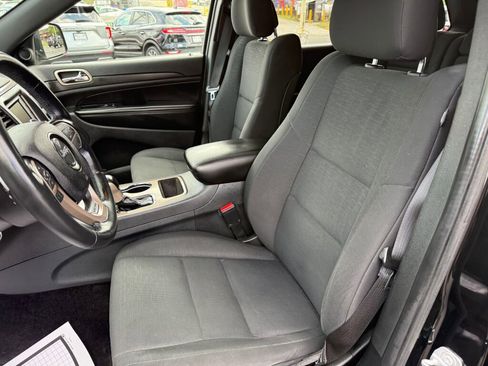 Used 2017 Jeep Grand Cherokee Laredo w/ Quick Order Package 23E image 11