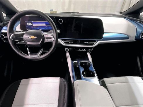 Used 2025 Chevrolet Equinox EV LT image 22