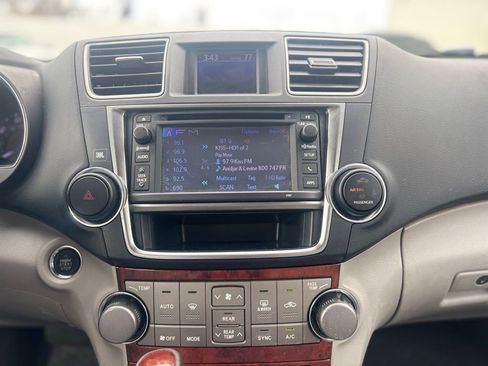 Used 2013 Toyota Highlander Limited image 25