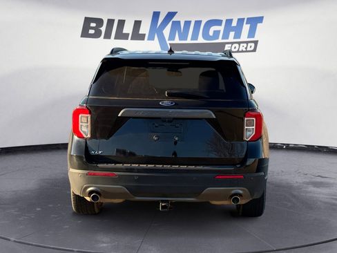 Used 2022 Ford Explorer XLT w/ Equipment Group 202A image 4