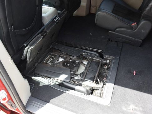 Used 2015 Dodge Grand Caravan SXT image 28