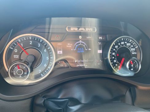 Used 2022 RAM 1500 Laramie AWD/4WD image 23