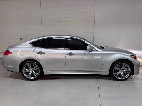 Used 2014 INFINITI Q70 3.7 w/ Premium Package RWD image 2