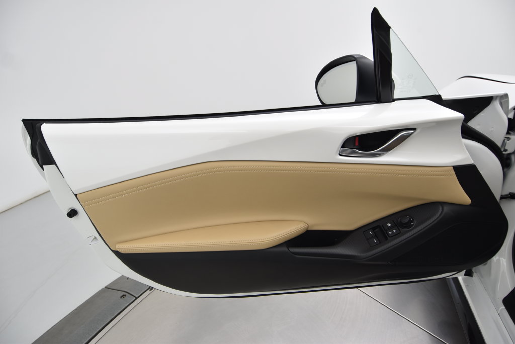 Used 2025 MAZDA MX-5 Miata Grand Touring w/ Appearance Package RWD image 39