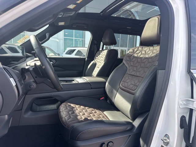 Used 2025 Nissan Armada Platinum w/ Convenience Package AWD/4WD image 6