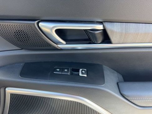 Certified 2023 Kia Telluride EX w/ EX Captain's Chair Package image 39