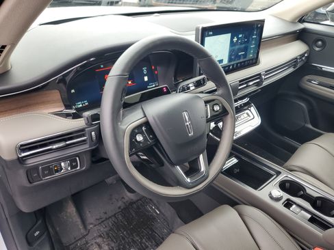 New 2025 Lincoln Corsair Reserve w/ Equipment Group 202A image 13