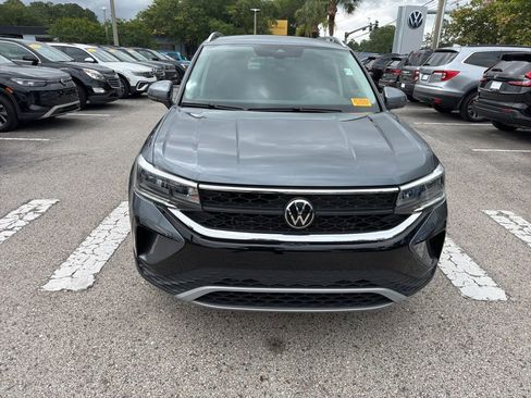 Certified 2023 Volkswagen Taos SE w/ Black Wheel Package FWD image 28