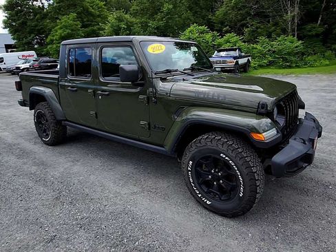 Used 2022 Jeep Gladiator Sport AWD/4WD image 2