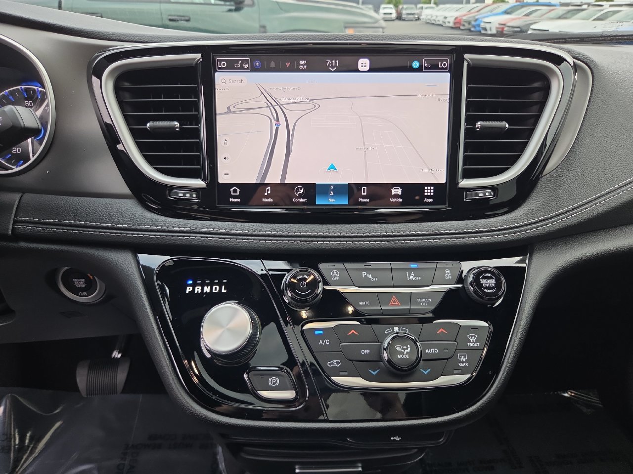 New 2027 Chrysler Pacifica Select w/ Family Tech Group AWD/4WD image 26
