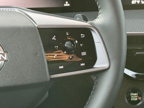 Certified 2025 Nissan Murano SV image 24