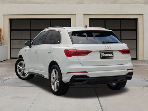 Used 2023 Audi Q3 2.0T Premium w/ Convenience Package image 2