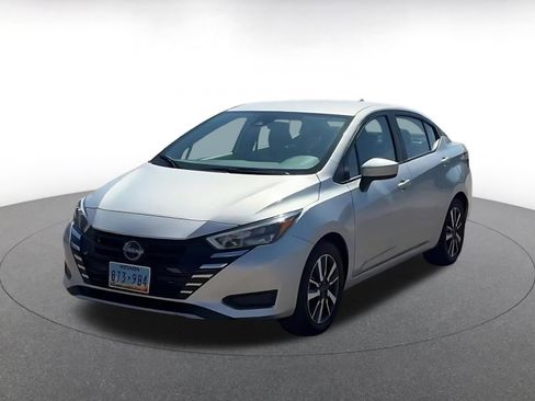 Used 2025 Nissan Versa SV image 7