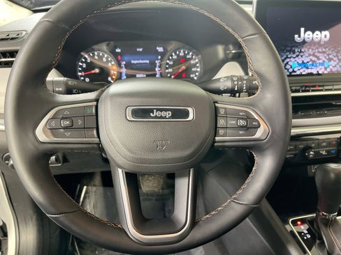 Used 2022 Jeep Compass Limited image 11