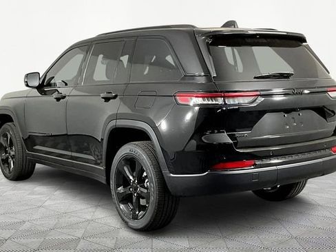 New 2025 Jeep Grand Cherokee Altitude image 4