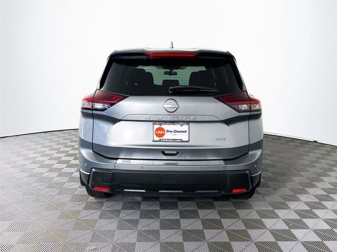 Used 2025 Nissan Rogue SV image 7