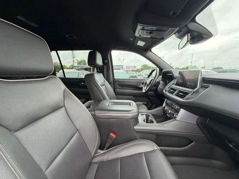 Used 2024 GMC Yukon XL SLT AWD/4WD image 19