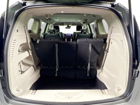 Used 2022 Chrysler Pacifica Touring-L image 32