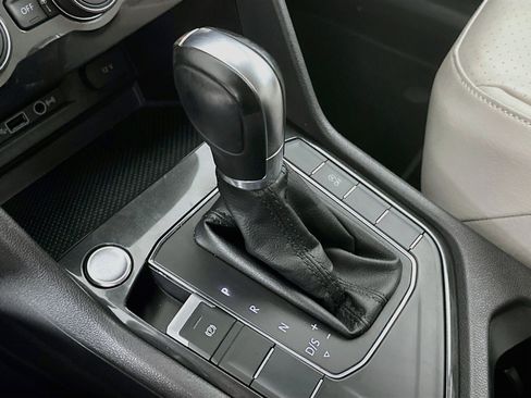 Used 2018 Volkswagen Tiguan SE FWD image 24