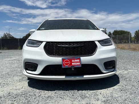 Used 2022 Chrysler Pacifica Limited w/ S Appearance Package FWD image 11