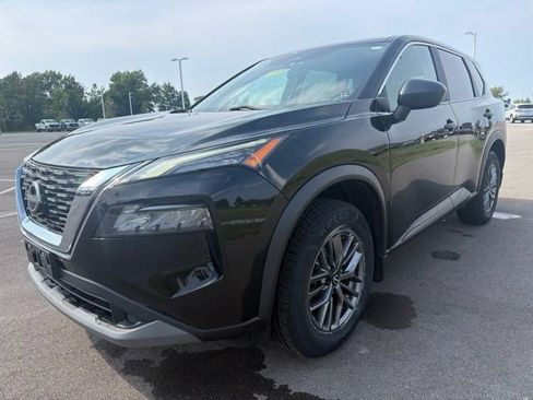 Used 2023 Nissan Rogue S AWD/4WD image 2