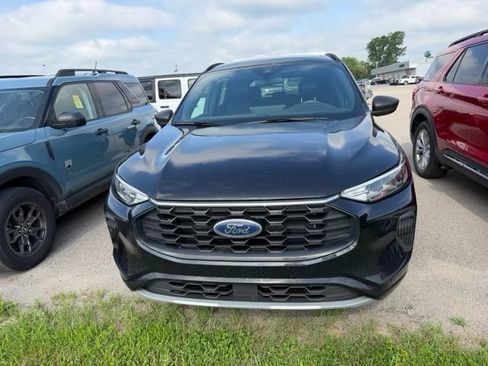 Used 2024 Ford Escape ST-Line w/ Tech Pack #1 AWD/4WD image 2