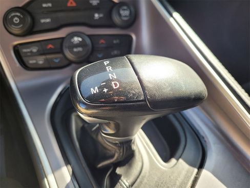 Used 2022 Dodge Challenger SXT image 19