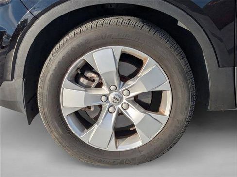 Used 2022 Volvo XC40 T5 Momentum image 19