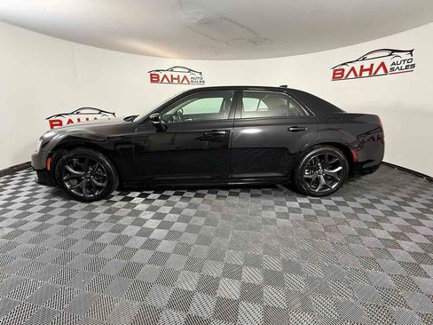 Used 2021 Chrysler 300 Touring L RWD image 4