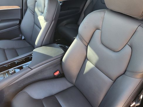 Certified 2023 Volvo XC90 T8 Plus w/ Protection Package Premier image 12