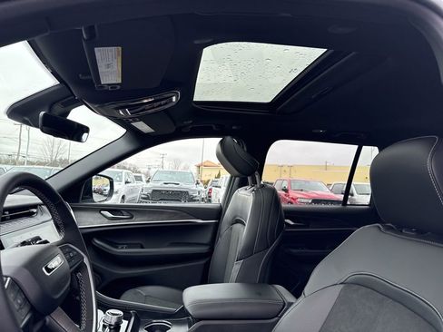 New 2026 Jeep Grand Cherokee Altitude image 18