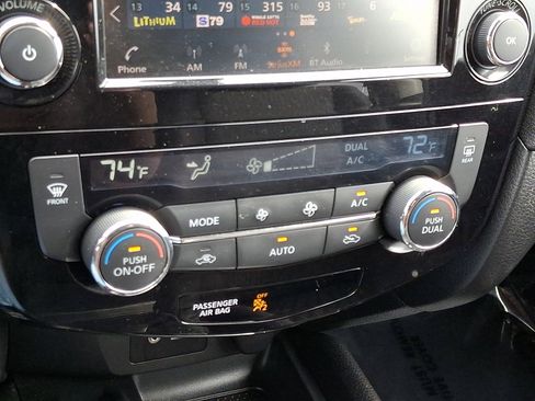 Used 2019 Nissan Rogue SV w/ Premium Package image 15