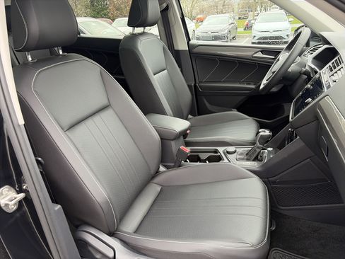 Used 2022 Volkswagen Tiguan SE image 27