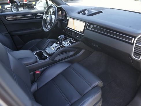Used 2021 Porsche Cayenne image 18
