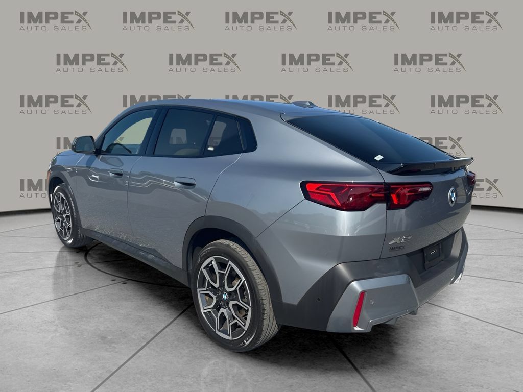 Used 2025 BMW X2 xDrive28i AWD/4WD image 3