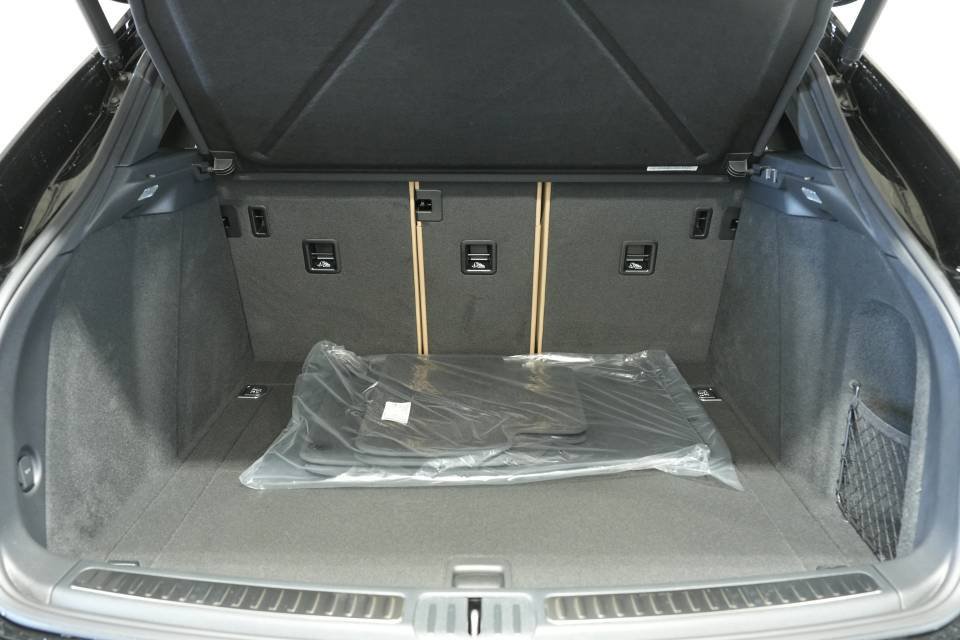 Certified 2026 Porsche Macan AWD/4WD image 27