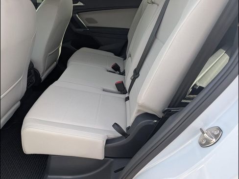 Used 2018 Volkswagen Tiguan SE image 8