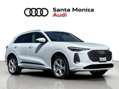 Used 2025 Audi Q5 Premium w/ Premium Plus AWD/4WD image 9
