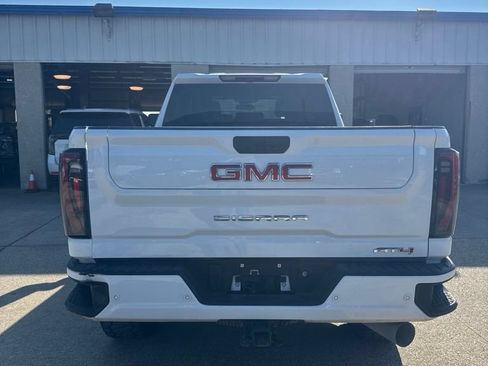 Used 2025 GMC Sierra 2500 AT4 AWD/4WD image 4