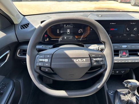 Used 2025 Kia K4 FWD image 25