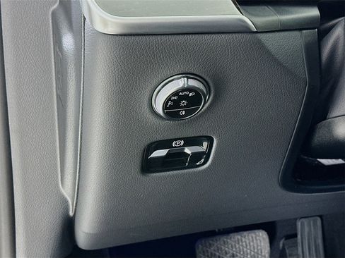 Used 2024 Mercedes-Benz GLC 300 image 11