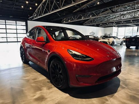Used 2023 Tesla Model Y AWD image 7