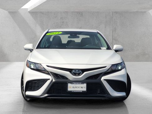 Used 2024 Toyota Camry SE image 2