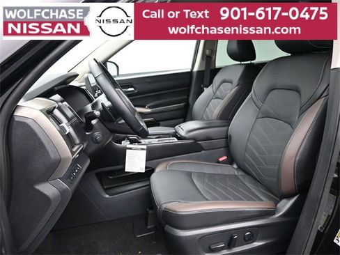 Used 2025 Nissan Pathfinder Platinum w/ Cargo Package image 19