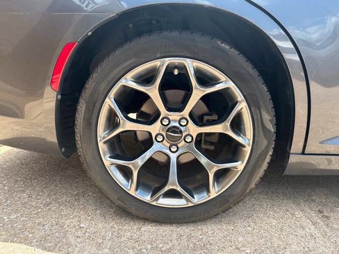 Used 2018 Chrysler 300 S w/ 300S Premium Group RWD image 10