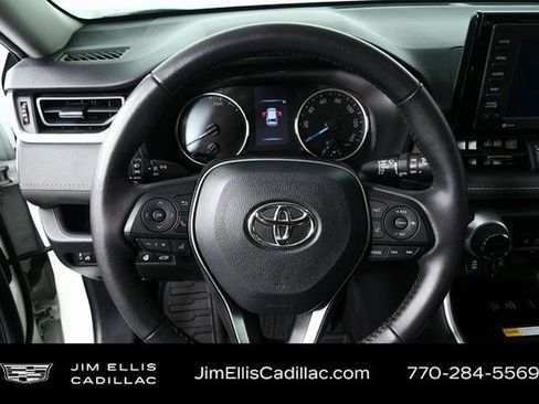 Used 2022 Toyota RAV4 XLE Premium image 9
